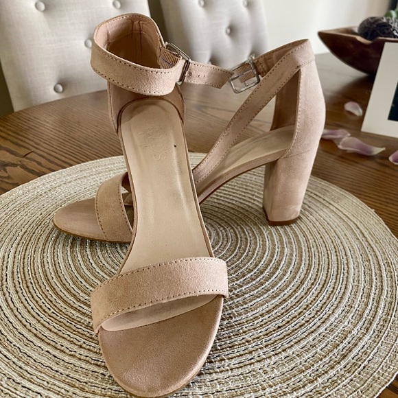 Blush pink suede-like sandal - perfect neutral for special event! - Picture 1 of 2